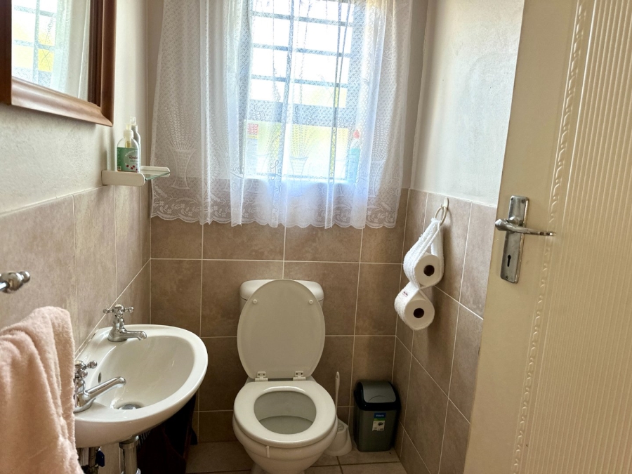 4 Bedroom Property for Sale in Fraaiuitsig Western Cape